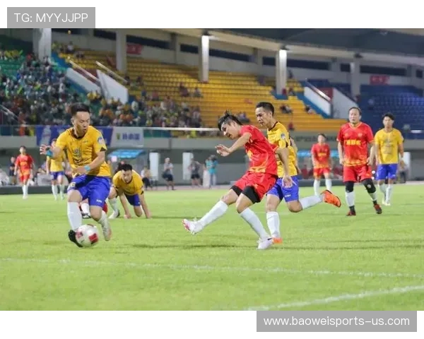 激情四溢的绿茵场，足球解说带你深入赛事背后的精彩与战术